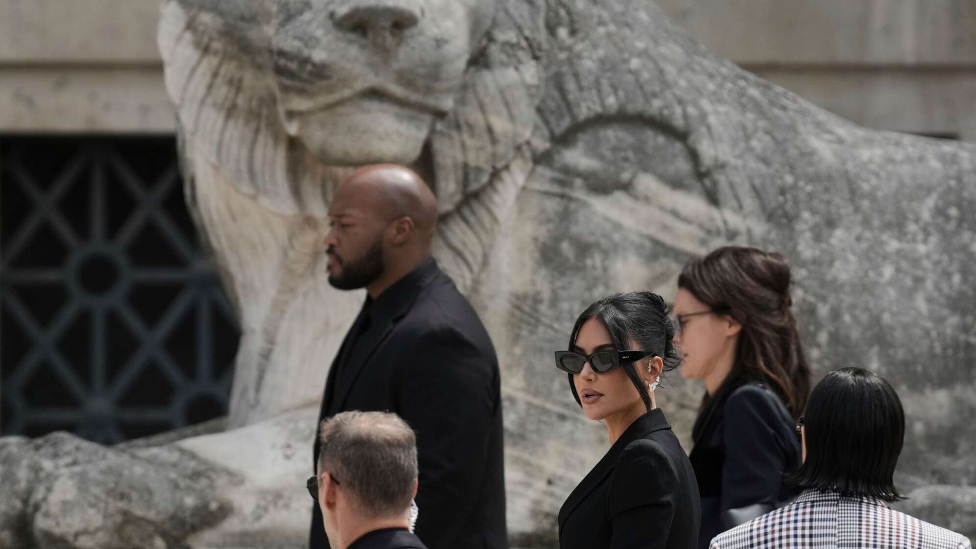 Kardashian sagt zu Überfall in Paris vor Gericht aus