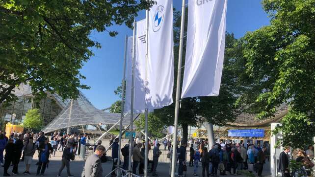 BMW stellt sich 3000 Aktionären