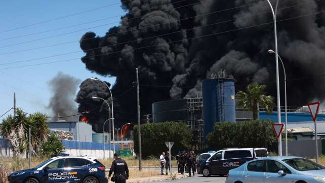 Chemie-Explosion: 77.000 Spanier sollen nicht ins Freie