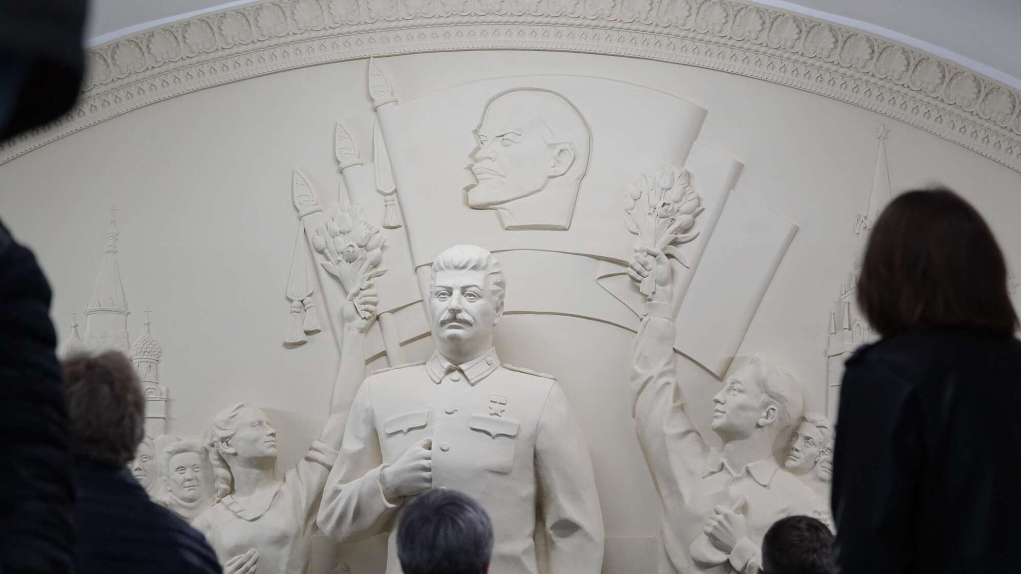 Umstrittenes Stalin-Relief in Moskauer Metro nachgebildet