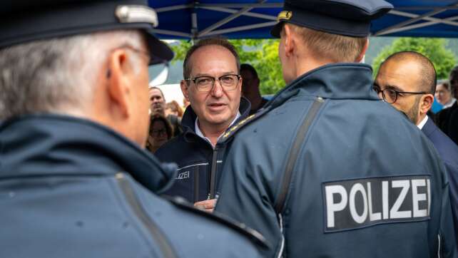 Dobrindt stellt Pläne vor - Grüne gegen neue Grenzkontrollen