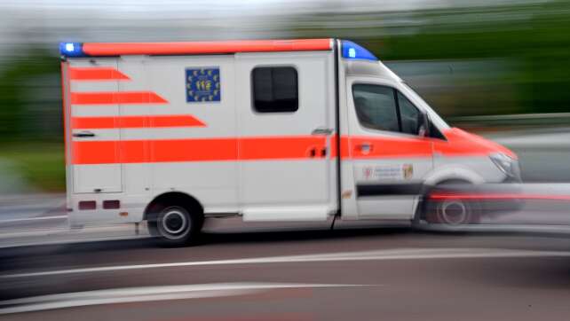 Junger Motorradfahrer stirbt nach Zusammenstoß mit Auto