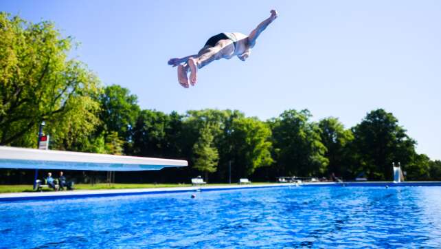Umfrage: Schwimmbadbesuch könnte teurer werden
