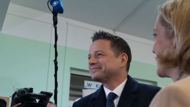 Liberaler und Konservativer bei Wahl in Polen fast gleichauf