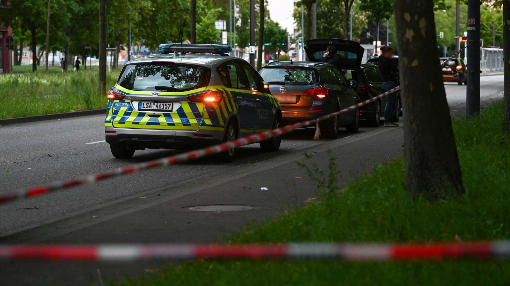 Mädchen bei Attacke vor Haus in Halle verletzt