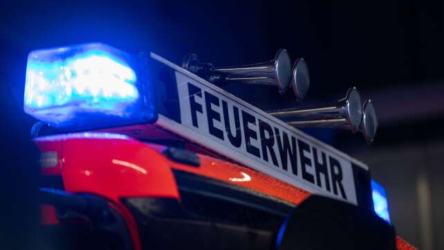 Rollstuhlfahrer stürzt kopfüber Böschung hinunter