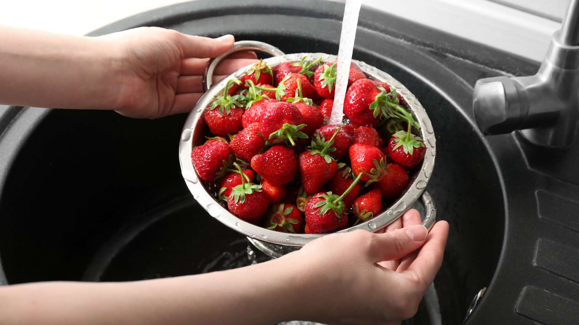 Erdbeeren waschen