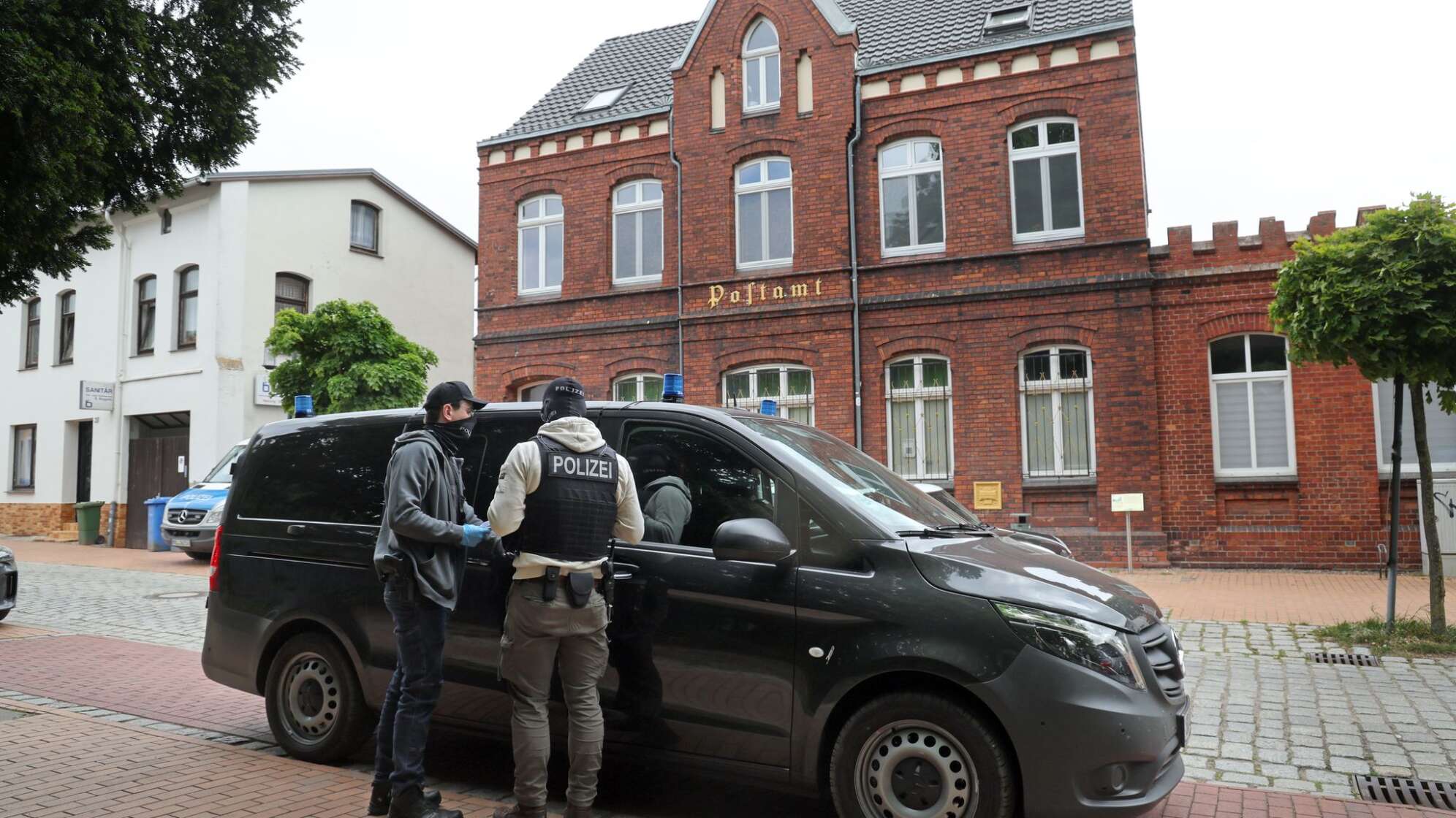 Mutmaßliche rechte Terrorzelle: Junge Männer festgenommen