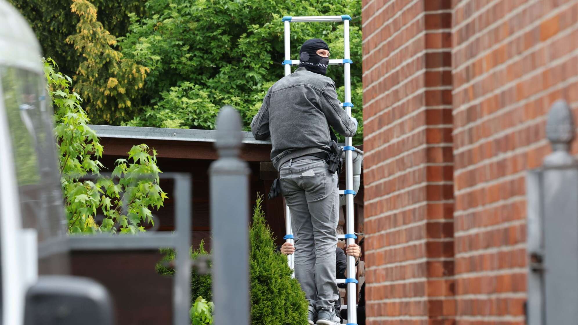 Mutmaßliche rechte Terrorzelle: Junge Männer festgenommen