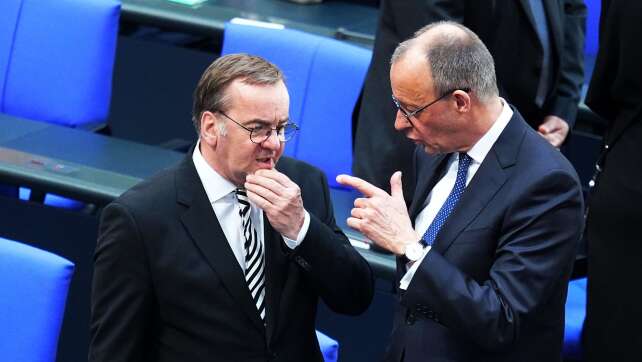 Merz und Pistorius bei Aufstellung der Litauen-Brigade