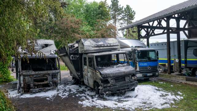 Feuer bei Reiterstaffel - Neuer Anschlag auf Polizei?