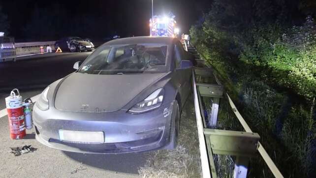Zusammenprall zweier Luxuswagen auf A45: 80.000 Euro Schaden