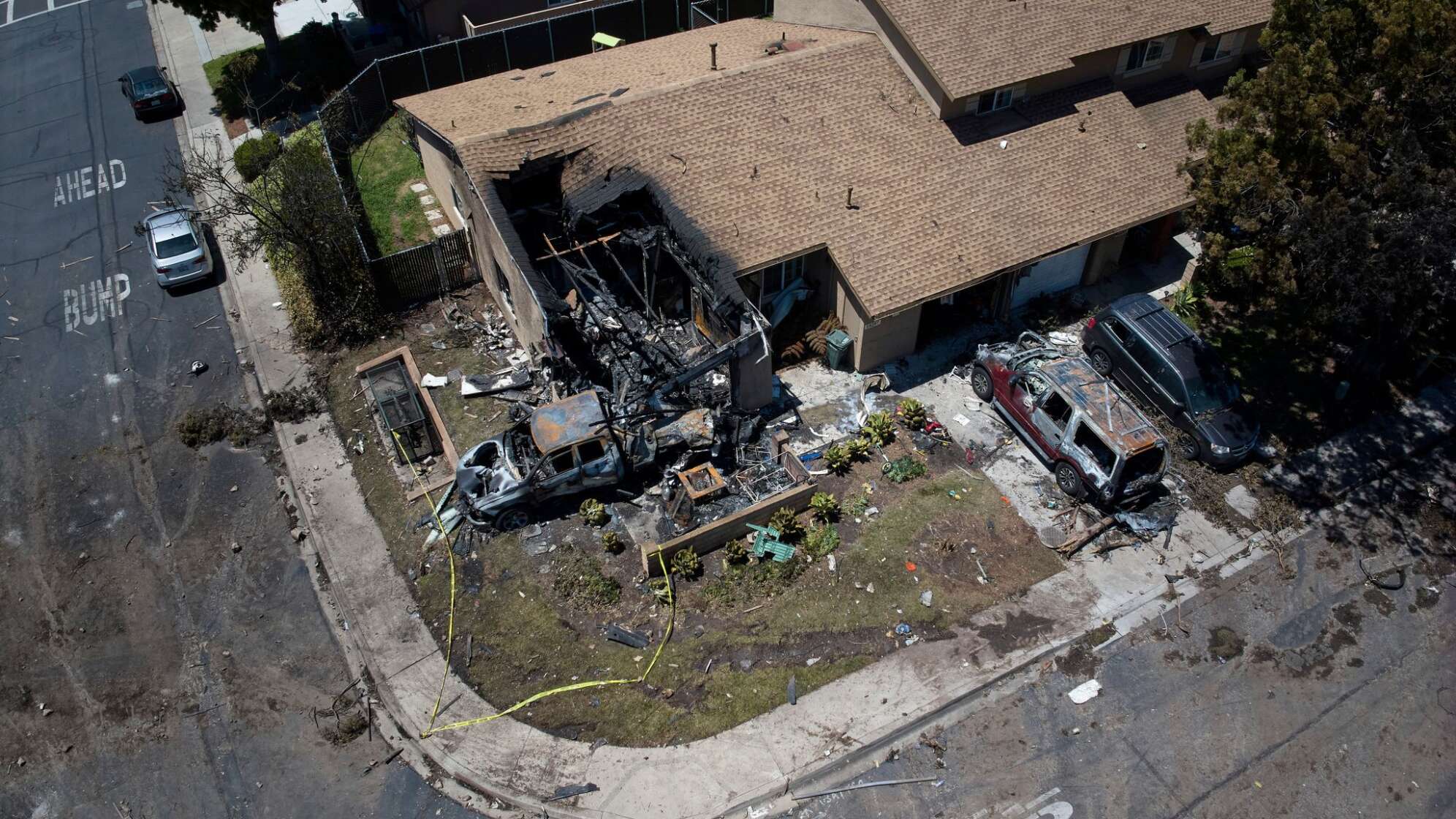 Kleinflugzeug stürzt in Wohngebiet in San Diego ab