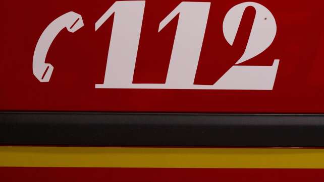 Millionenschaden durch Brand in Reifenhandel befürchtet