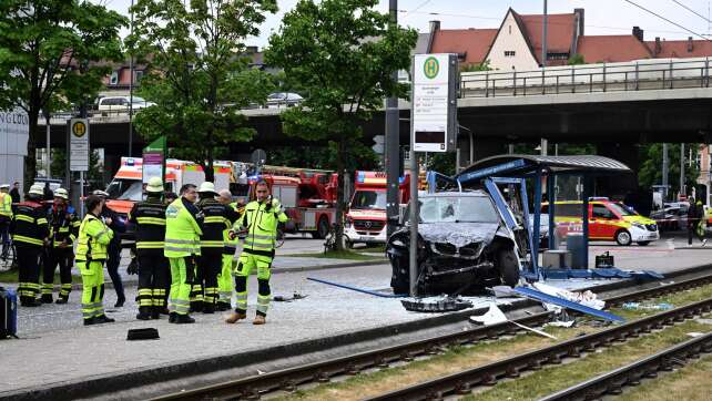Zweites Todesopfer nach Unfall an Straßenbahn-Haltestelle