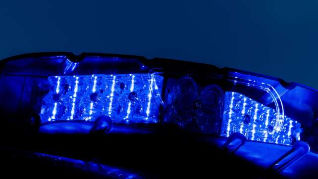 Unfall führt zu Karambolage mit fünf Autos - drei Verletzte