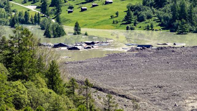Gestautes Wasser im Lötschental fließt vorerst gefahrlos ab