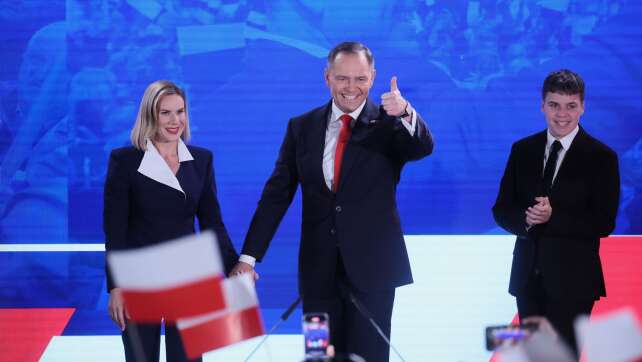 Aktuelle Prognose: Rechtskonservativer führt bei Polen-Wahl