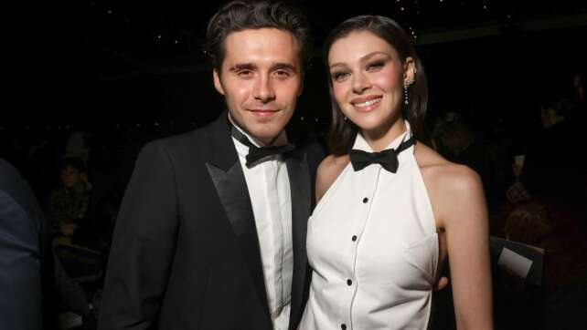 Brooklyn und Nicola Peltz-Beckham: Happy auf der Couch
