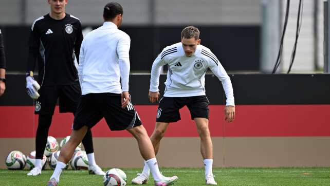 DFB-Team komplett bereit - Neue Rasenstücke in München