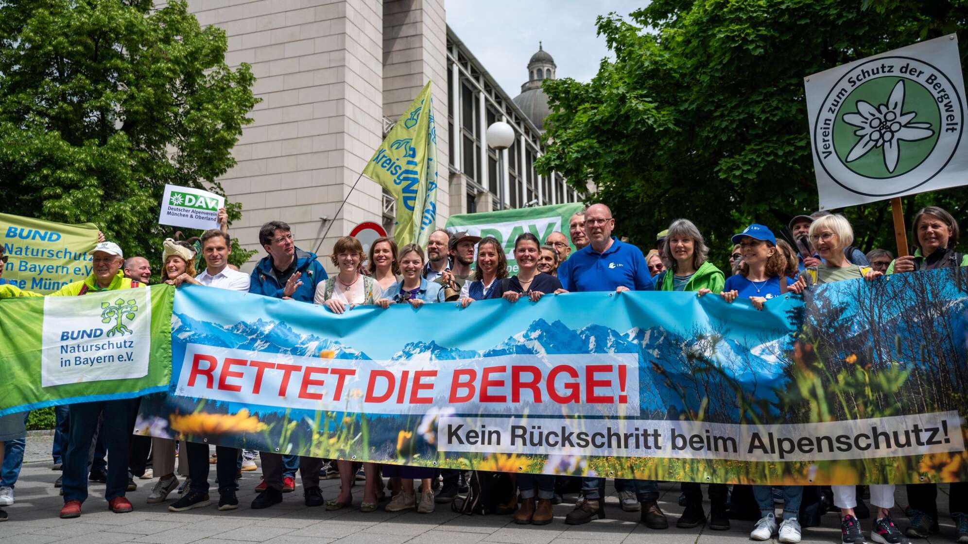 Protestaktion "Rettet die Berge"