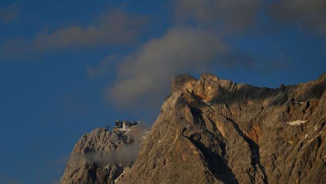 Lkw-Unfall legt Seilbahn auf der Zugspitze lahm
