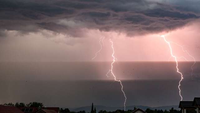Rund 200 Unwetter-Einsätze in Bayern - Verletzte in Flugzeug
