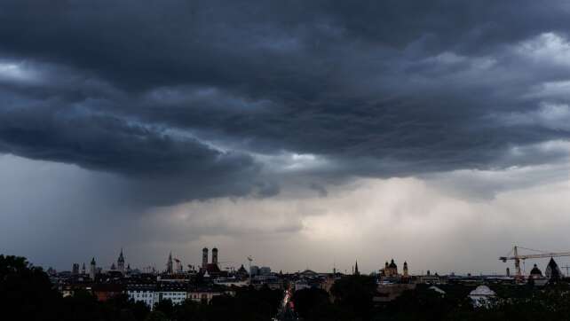 Nach Unwettern in Bayern: Schauer und Gewitter dauern an