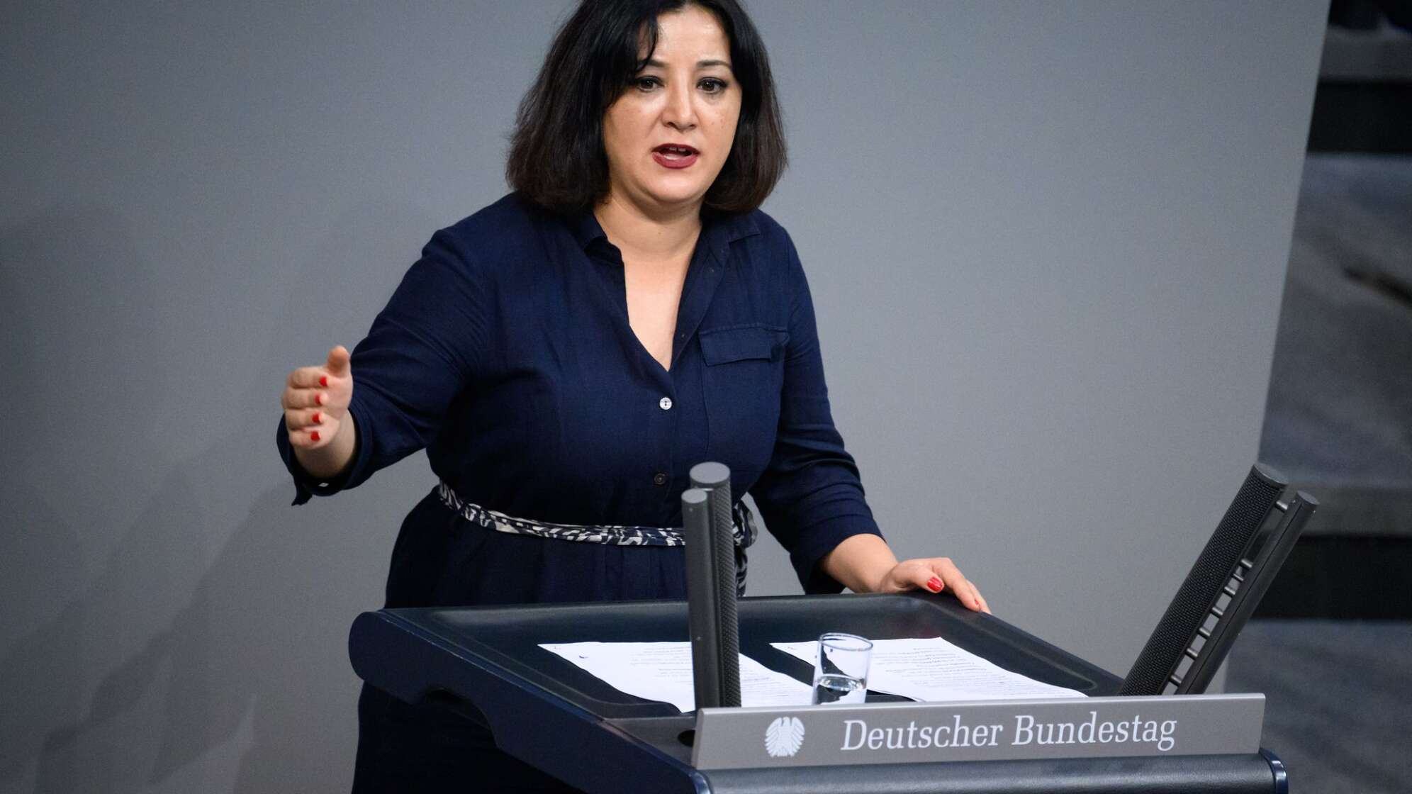 Die Abgeordnete Akbulut im Bundestag