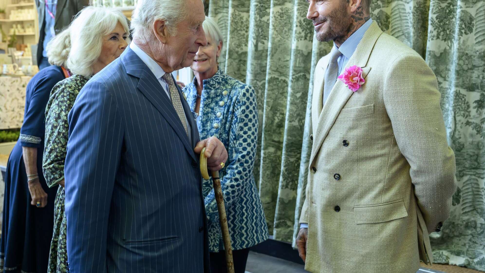 König Charles III. (l) und David Beckham