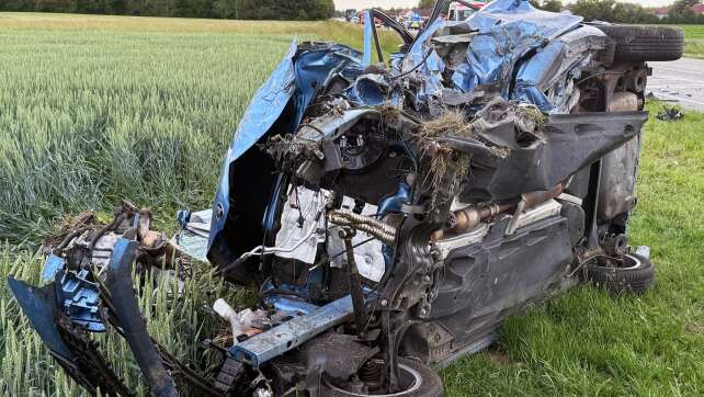Überholvorgang von Autofahrer endet für Autofahrerin tödlich