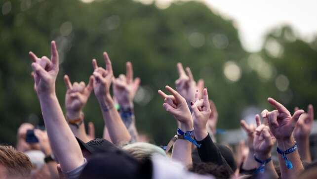 Rettungskräfte müssen Mann bei Rock im Park wiederbeleben