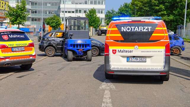 Auto fährt bei Stuntshow in Zuschauerbereich - Verletzte