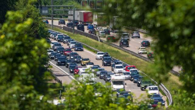 Autofahrern droht am Wochenende langes Warten in der Hitze