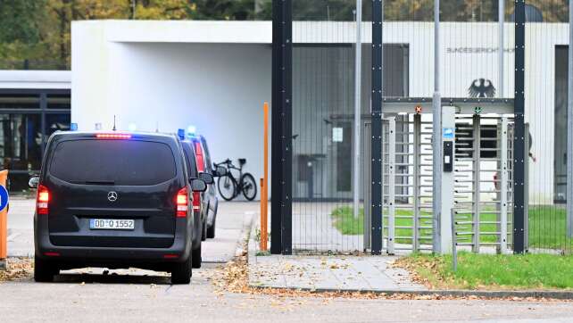 Mutmaßliche Linksextremisten aus Umfeld Lina E. angeklagt