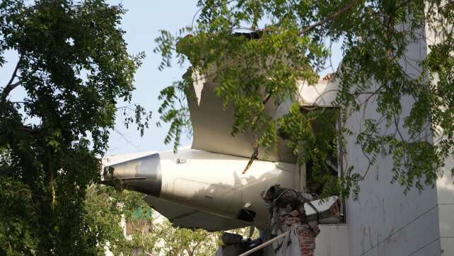 Mindestens 204 Tote bei Flugzeugunglück in Indien