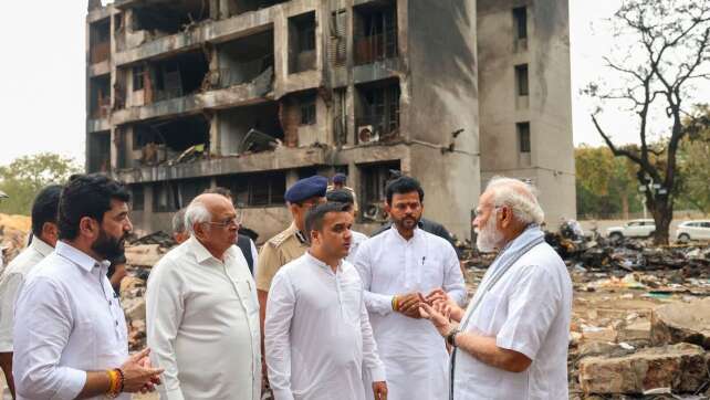 Flugzeugabsturz: Premier Modi spricht mit Überlebendem