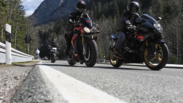 Biker nach gefährlichem Manöver: vermisse Rennstrecke