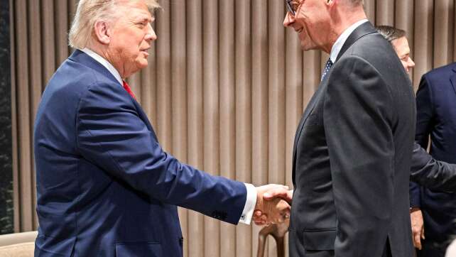 Merz spricht am Rande des G7-Gipfels 20 Minuten mit Trump