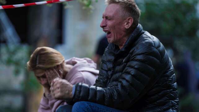 Russischer Angriff auf Kiew tötet mindestens 14 Menschen