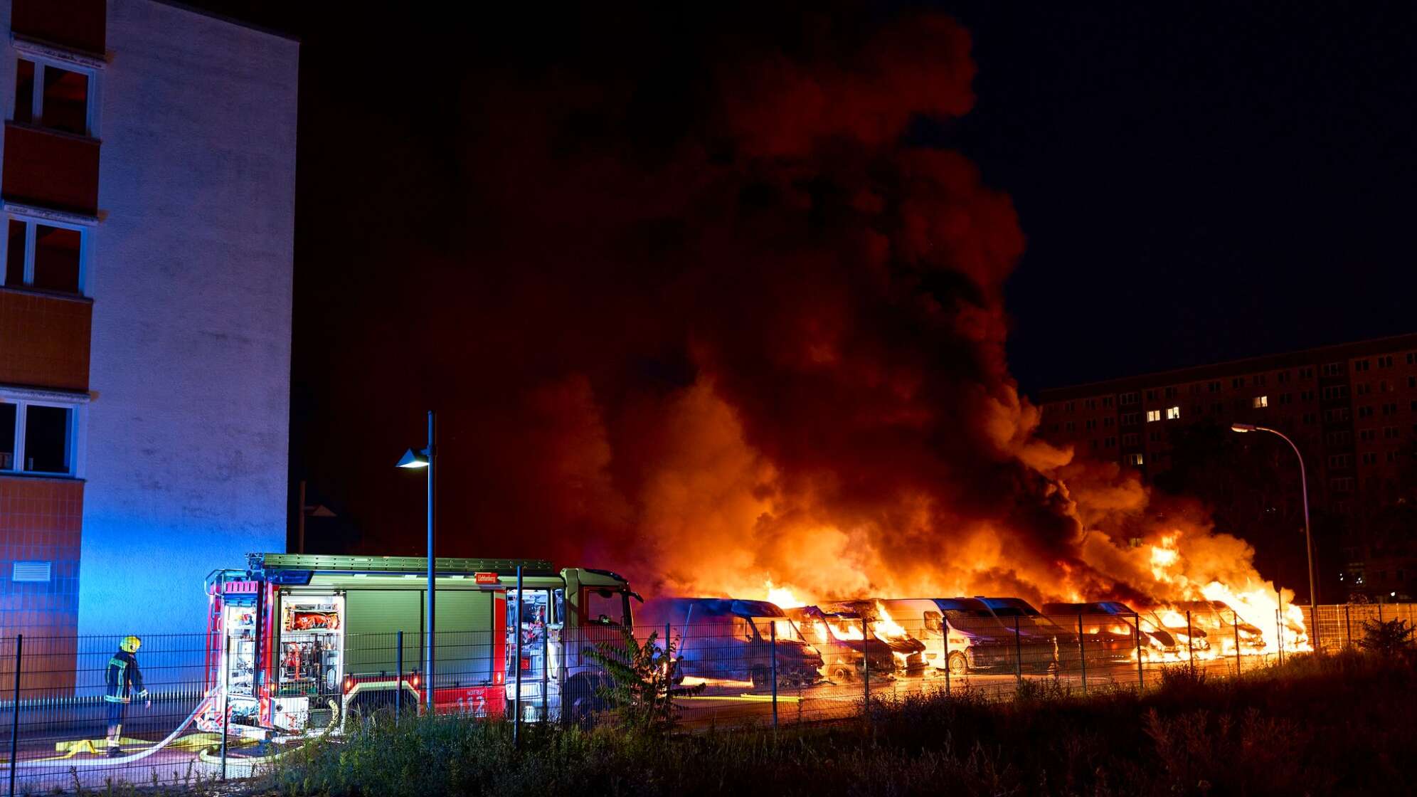 Mehrere Transporter in Berlin ausgebrannt
