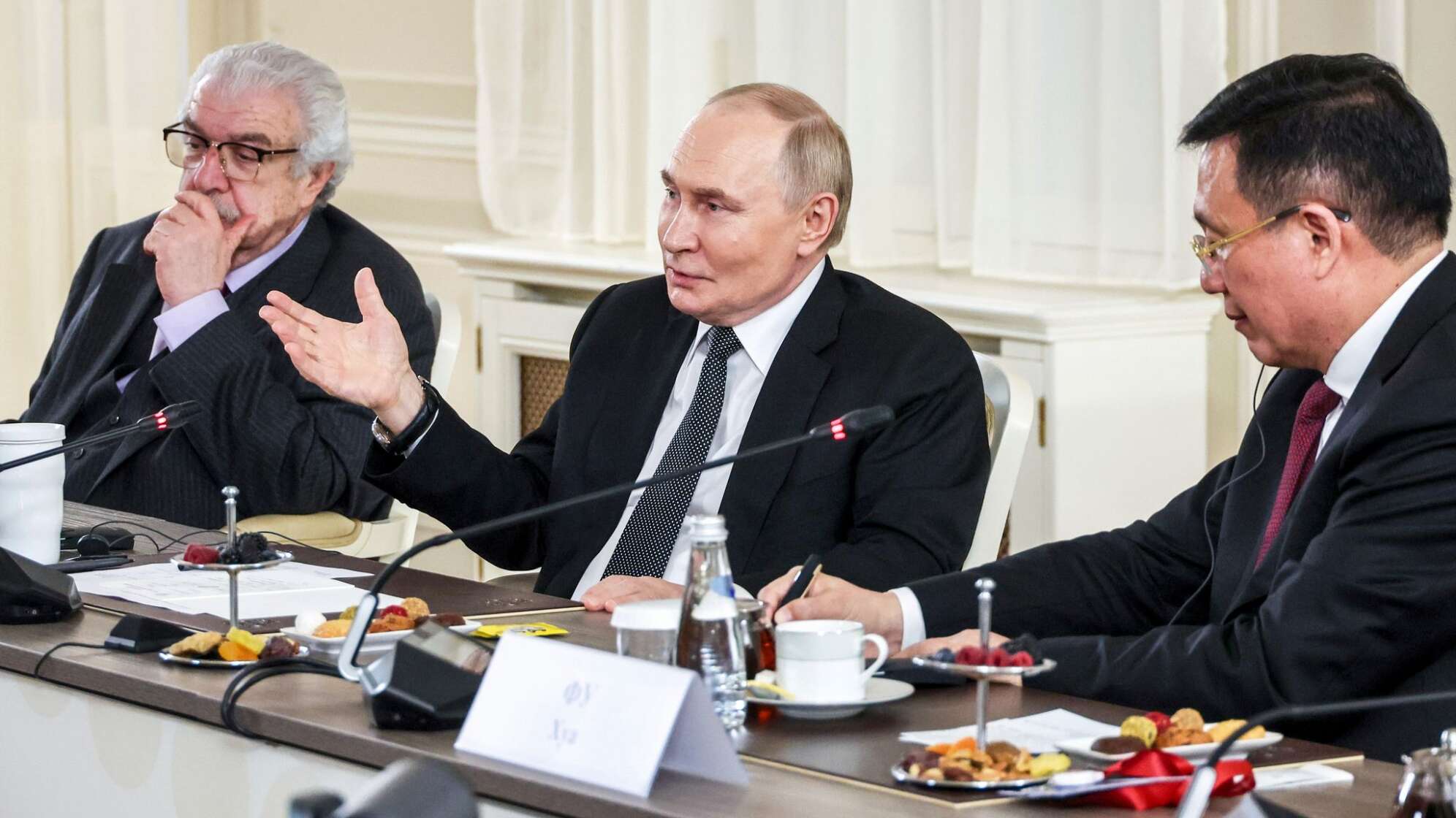 Putin trifft internationale Nachrichtenagenturen