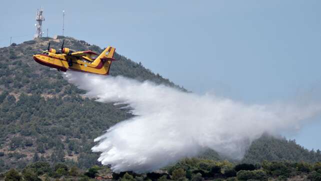 Großbrand tobt auf griechischer Insel - 16 Orte evakuiert