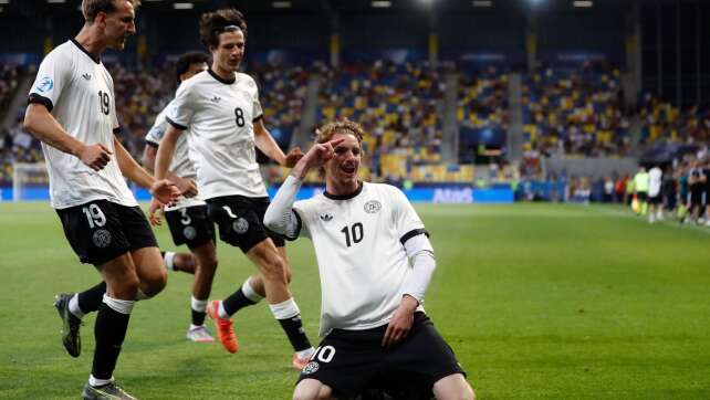 Dramatisches Viertelfinale: Joker Röhl trifft beim 3:2-Sieg