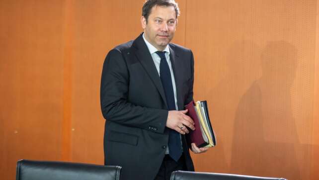 Opposition übt heftige Kritik an Klingbeils Etatplänen