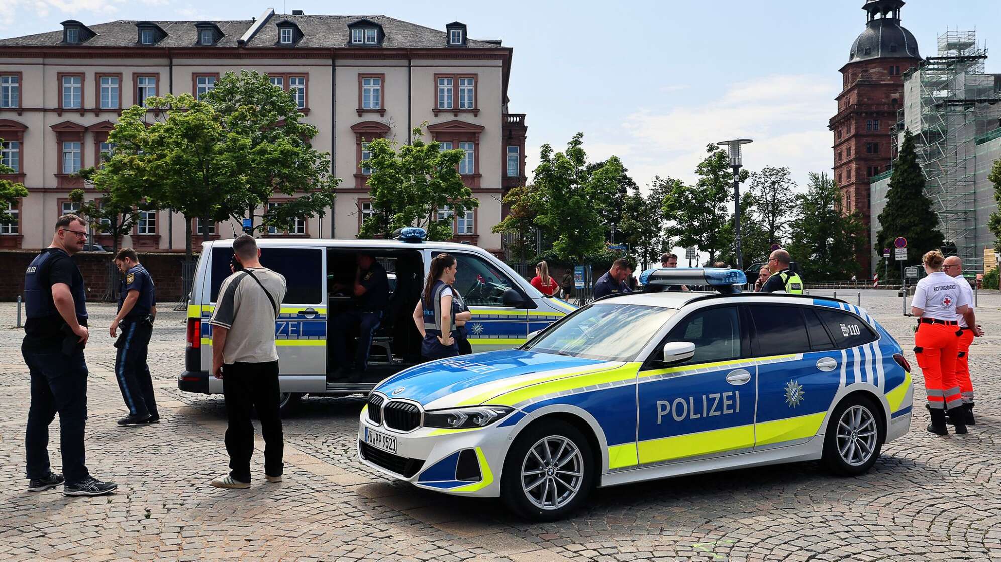 Polizei räumt Gebäude eines Gymnasiums in Aschaffenburg