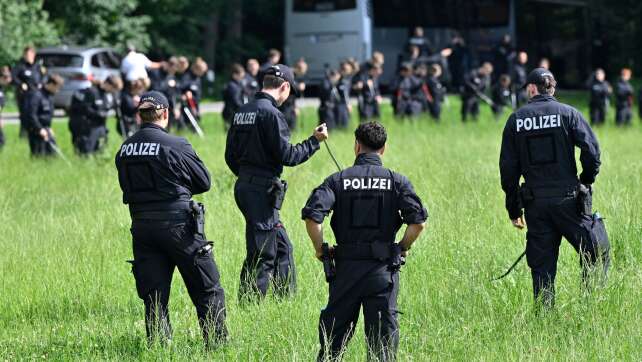 Nach Leichenfund: Polizei durchsucht Wald bei Bad Aibling
