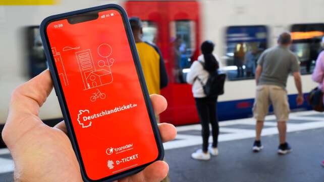 Verkehrsminister streiten über Zukunft des Deutschland-Abos