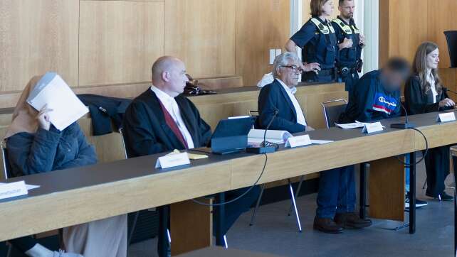 Lebenslange Haft für Ehepaar nach Beil-Mord an Flüchtling