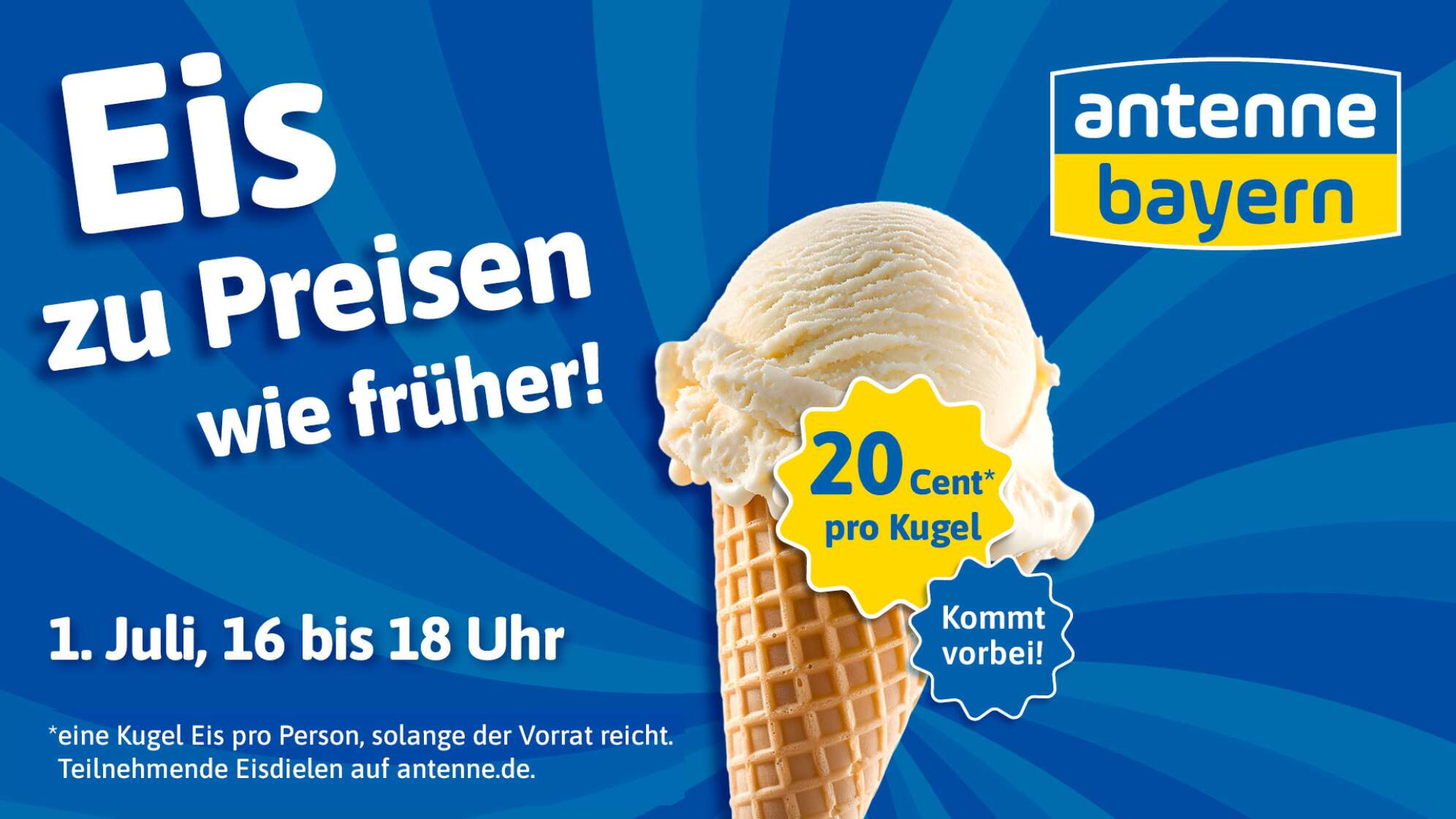 Eine Tüte Eis vor einem gedrehten Hintergrund in verschiedenen Blautönen, dazu das Logo von ANTENNE BAYERN und der Text: Eis zu Preisen wie früher!